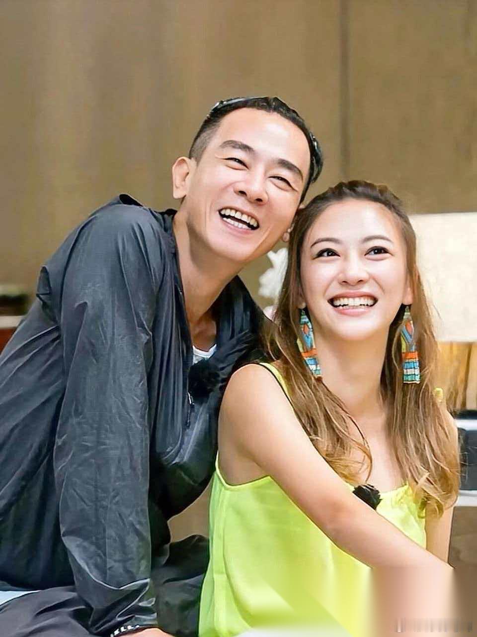 翻了车， 才知道枕边人好不好， 陈小春演唱会翻车，应采儿没有由着舆论继续发酵，直