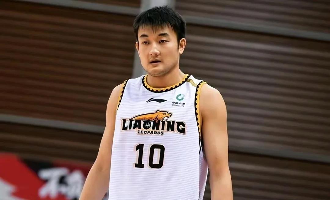 辽宁101-96战胜广厦！赛后却传来2个坏消息，杨鸣战术被看透了昨晚，辽宁队虽然