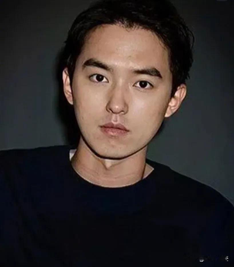 网友们扒出来了，这是金婧的老公，都夸金婧眼光好，老公很帅，长得像台湾男演员阮经天