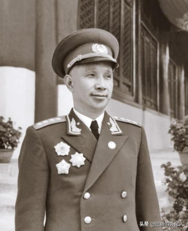 “粟裕大将，自解放战争到新中国建立后长达二十年的军旅生涯中，始终未进入战区军事核