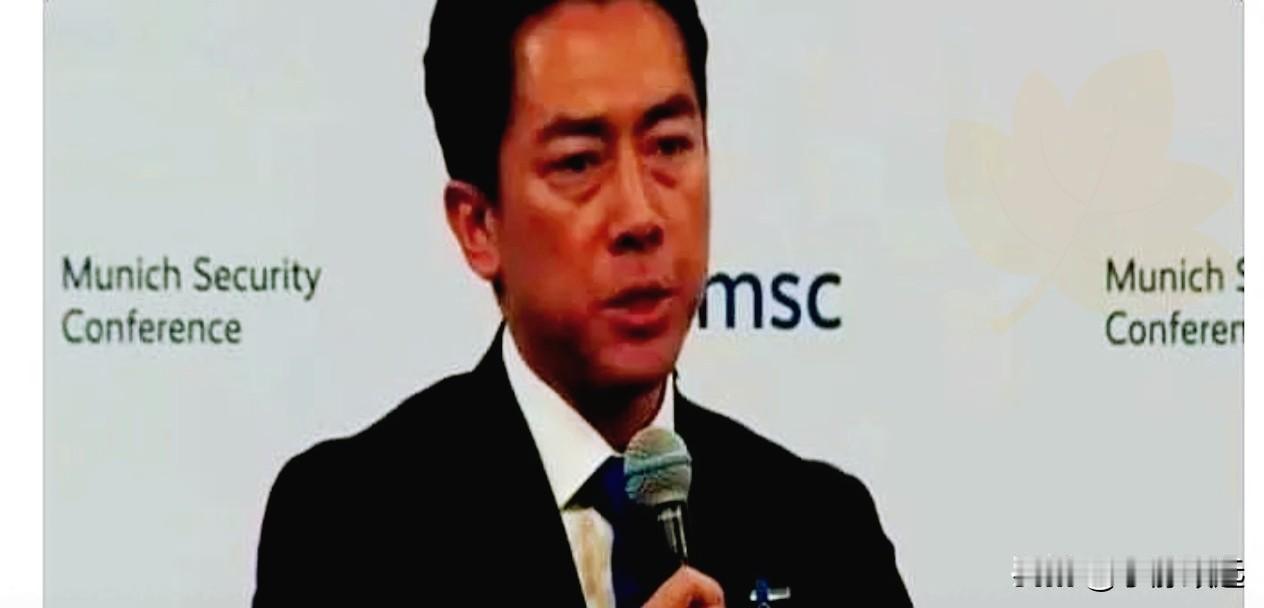 日本防卫大臣的一句话，让我后背有点发凉。

日本防卫大臣说朝鲜将派一万名士兵到俄