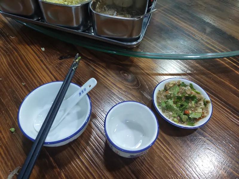 和厚道的人相处是什么感觉? 和厚道的人相处，那感觉就俩字：舒坦！
他们不计较一时