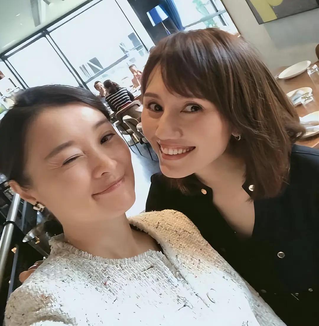 原来袁泉和吴越才是现实中的真闺蜜，所以你们戏里演的那么真切啥意思？

“什么事啊