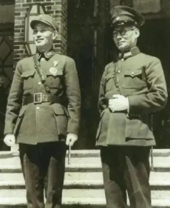 1947年7月，国民党上将龙云的儿子，竟在南京火车站遭宪兵强行扣押。龙云四处求情