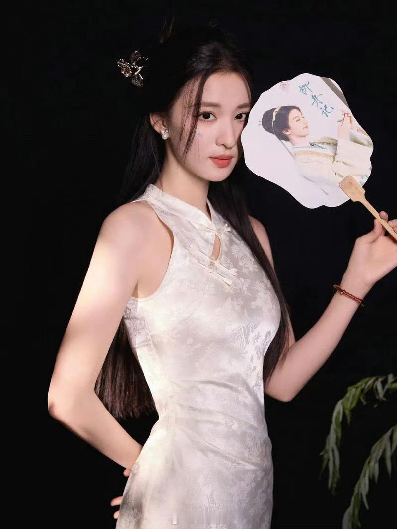 王楚然这个腰臀比太绝了吧美成啥了宝宝 ​​​