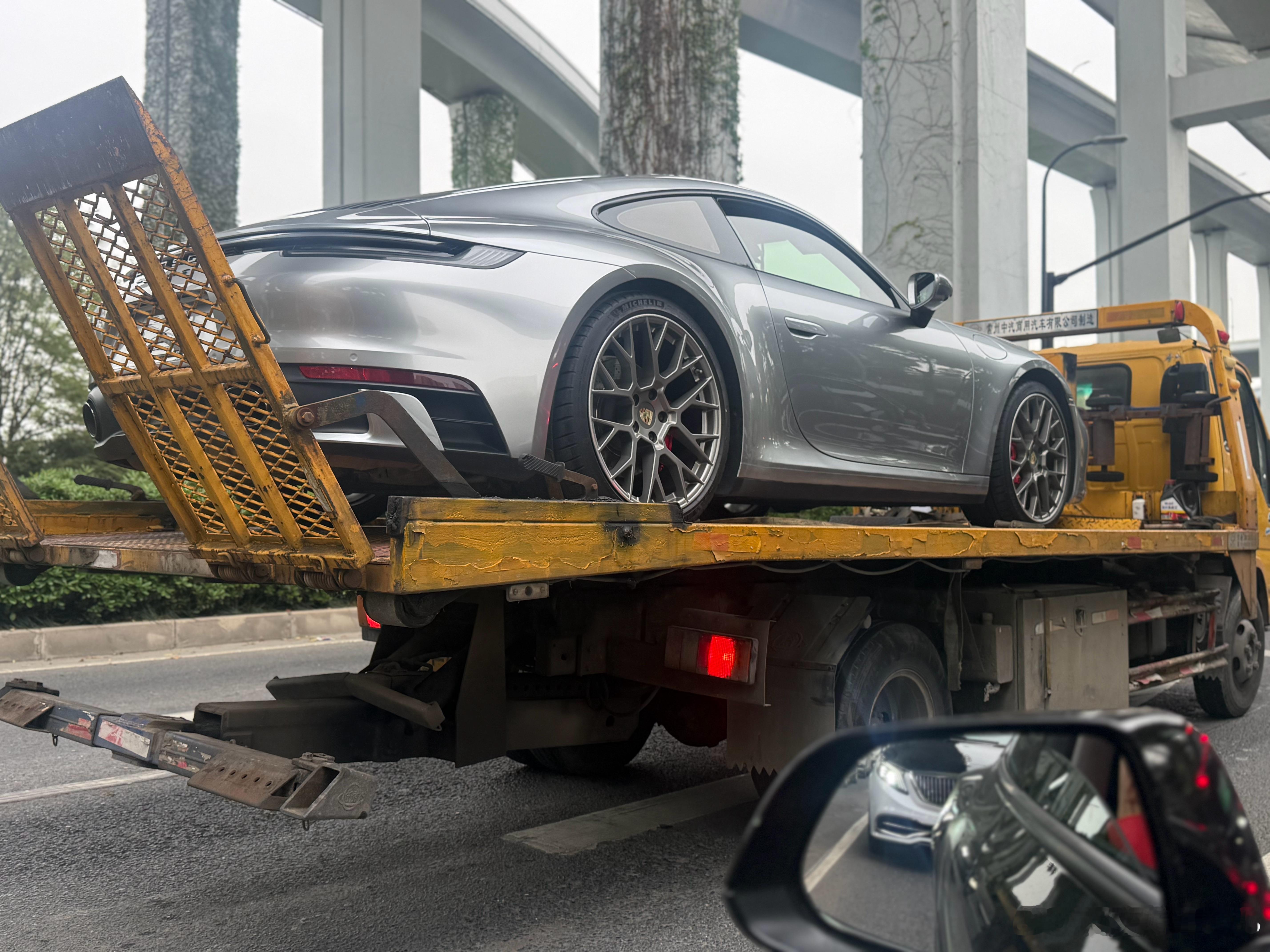 谁的巨型快递？我很乐意代为签收波子被反复致敬，是有科学道理滴汽场全开 上海·徐泾