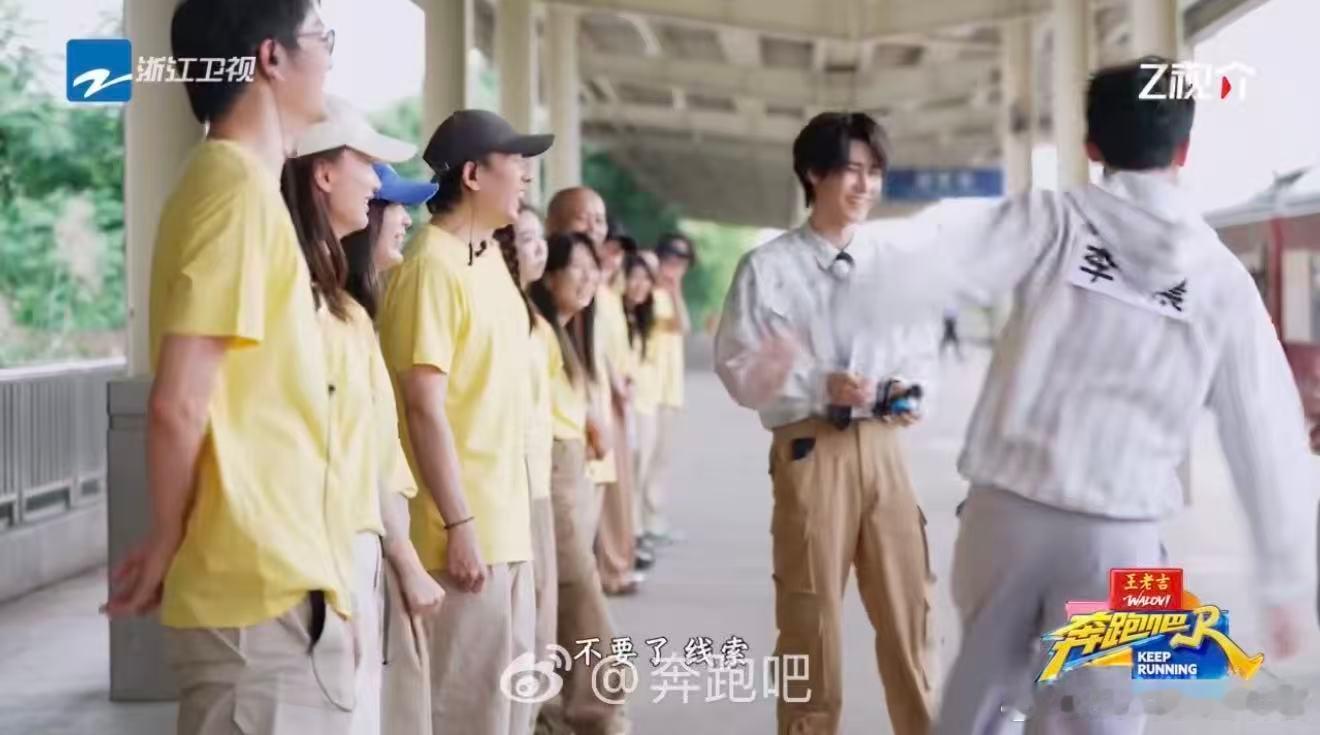 张真源中华新曲库奔跑吧在跑男里是活力满满的开心果，这得听过多少歌才能练出这本事啊
