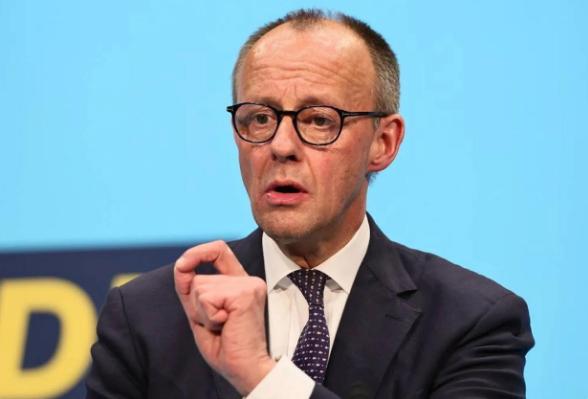 德国总理默茨对特朗普公开喊话：别再把伊朗往死里逼了，要是伊朗国家崩盘，欧洲就得跟