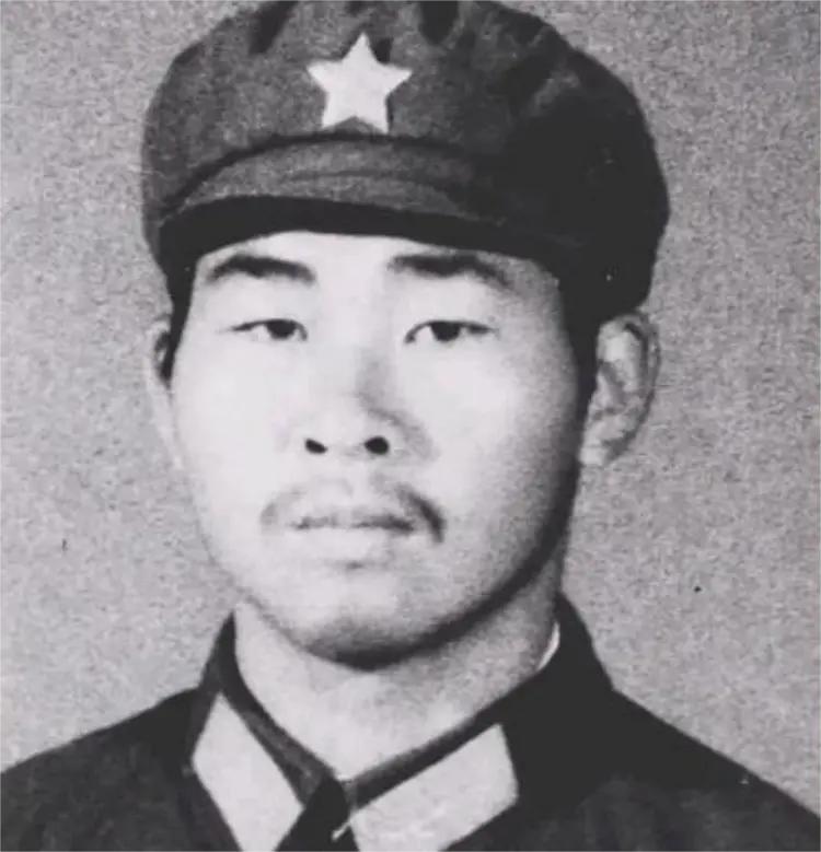 曾春华（1958—1979年），男，广东省揭西县五经富镇新和村人，是中国对越自卫