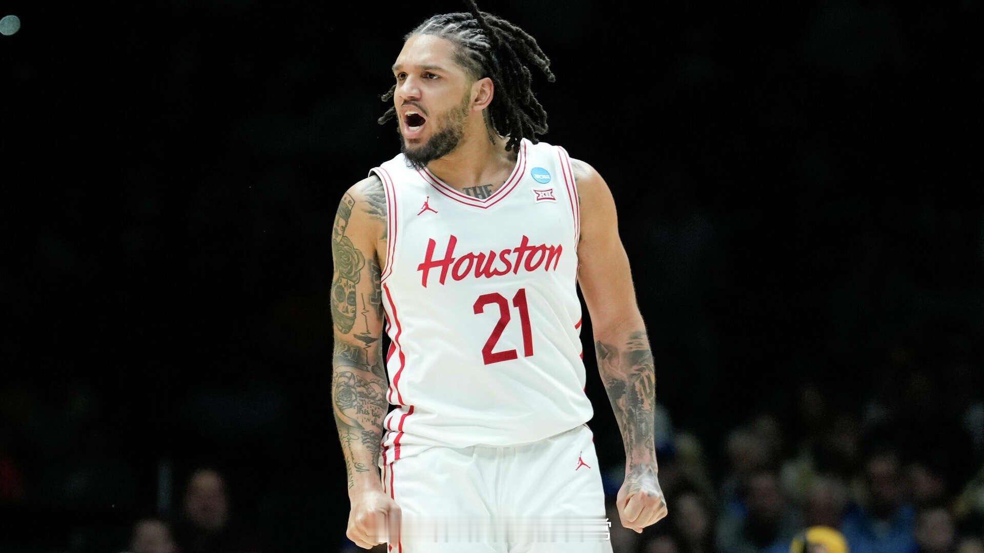 tankathon 最新模拟选秀中，火箭队以第39顺位选中了休斯顿大学的埃马努埃