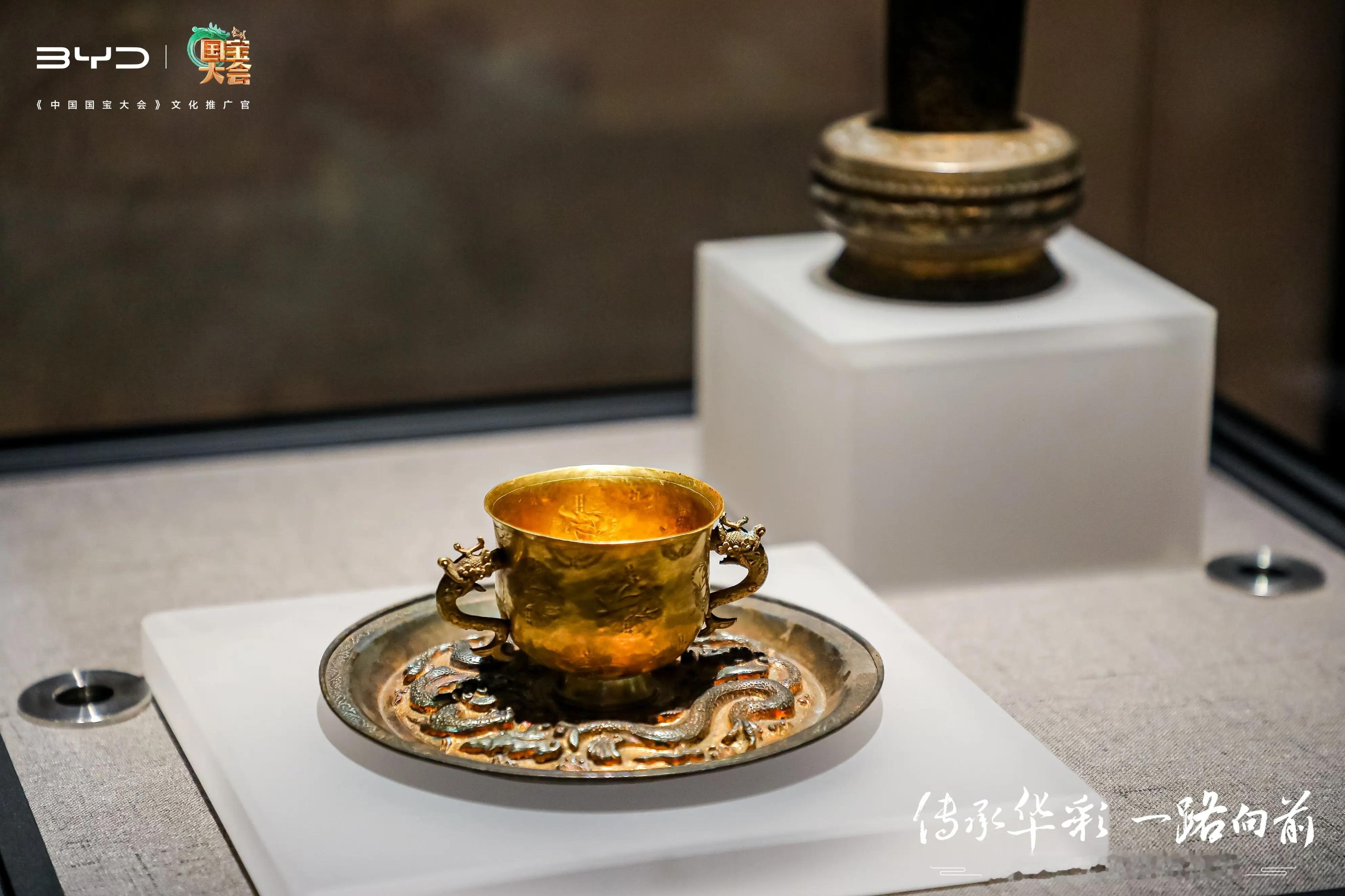 #让燃油车再次破防# 2月28日，比亚迪汉唐荣耀版车型正式上市。其中，汉EV荣耀