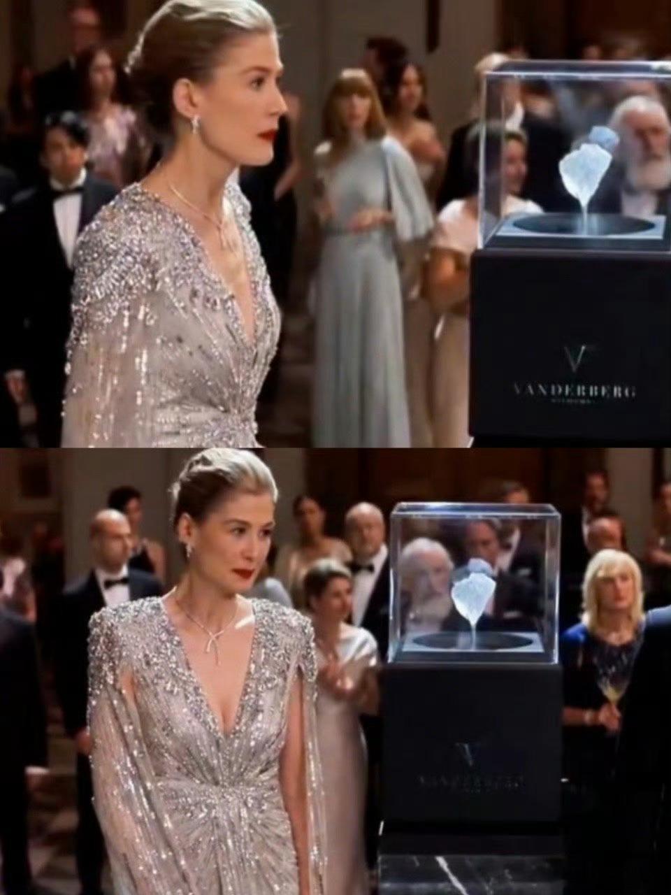 笑着把钻石塞进股东嘴里的那段，又美又飒又吓人，看得我鸡皮疙瘩都起来了 