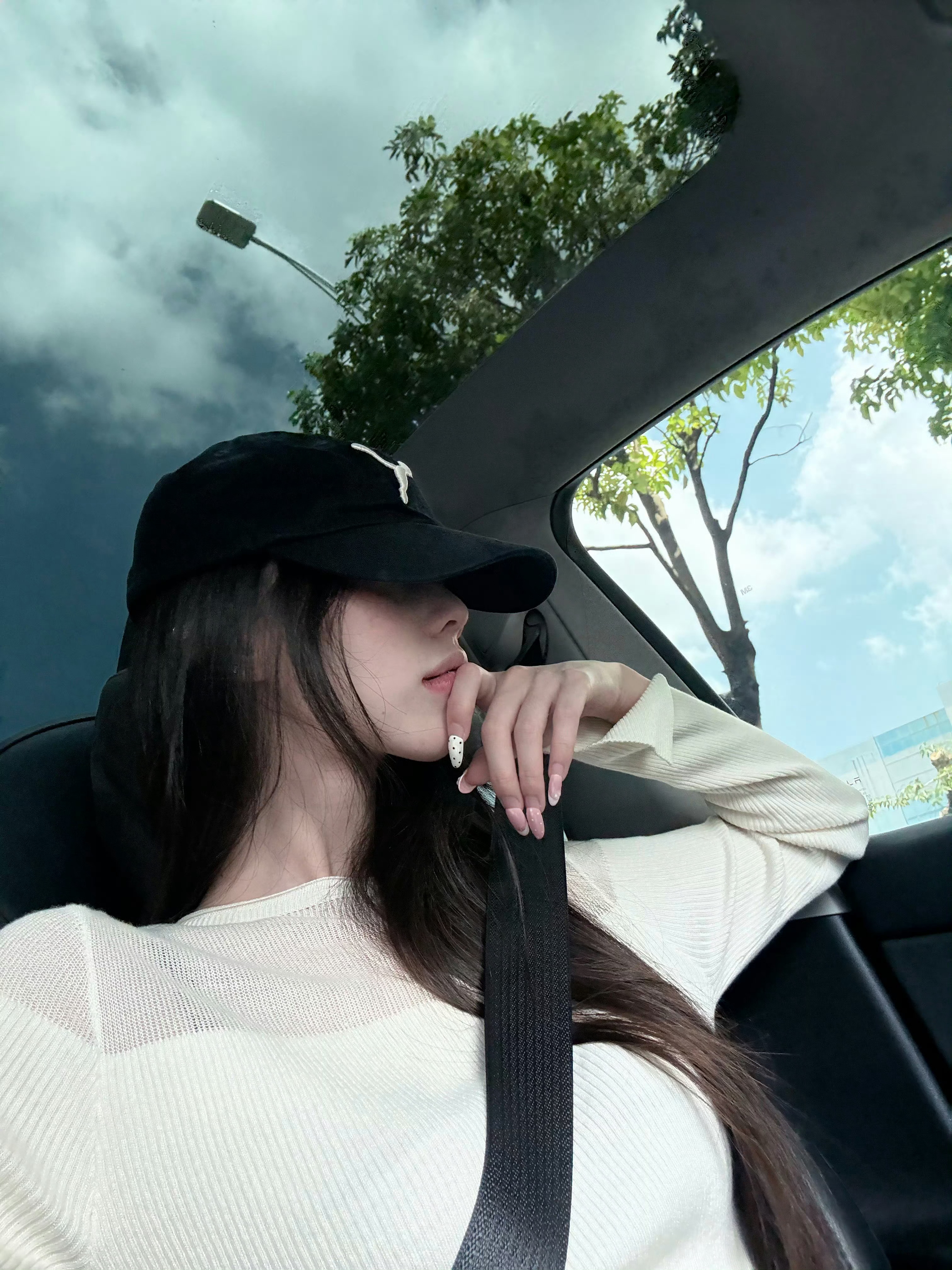思慕社字母 耳机里的歌，是这喧嚣世界借给我的最温柔的铠甲。小狗日记