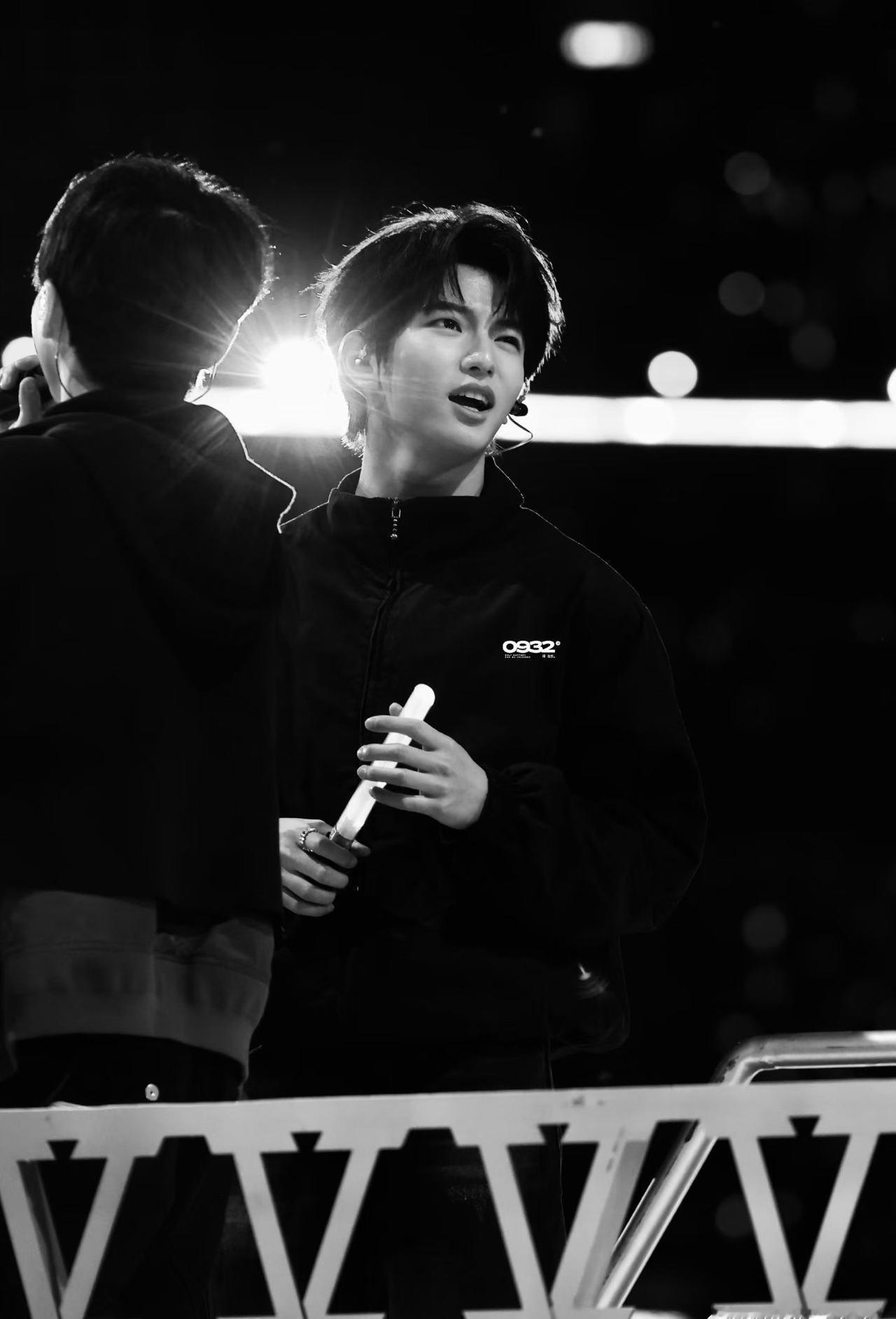 穆祉丞  mzc穆祉丞Bee疯糖的感情永不杀青mzc全能艺人穆祉丞 mzc穆祉丞