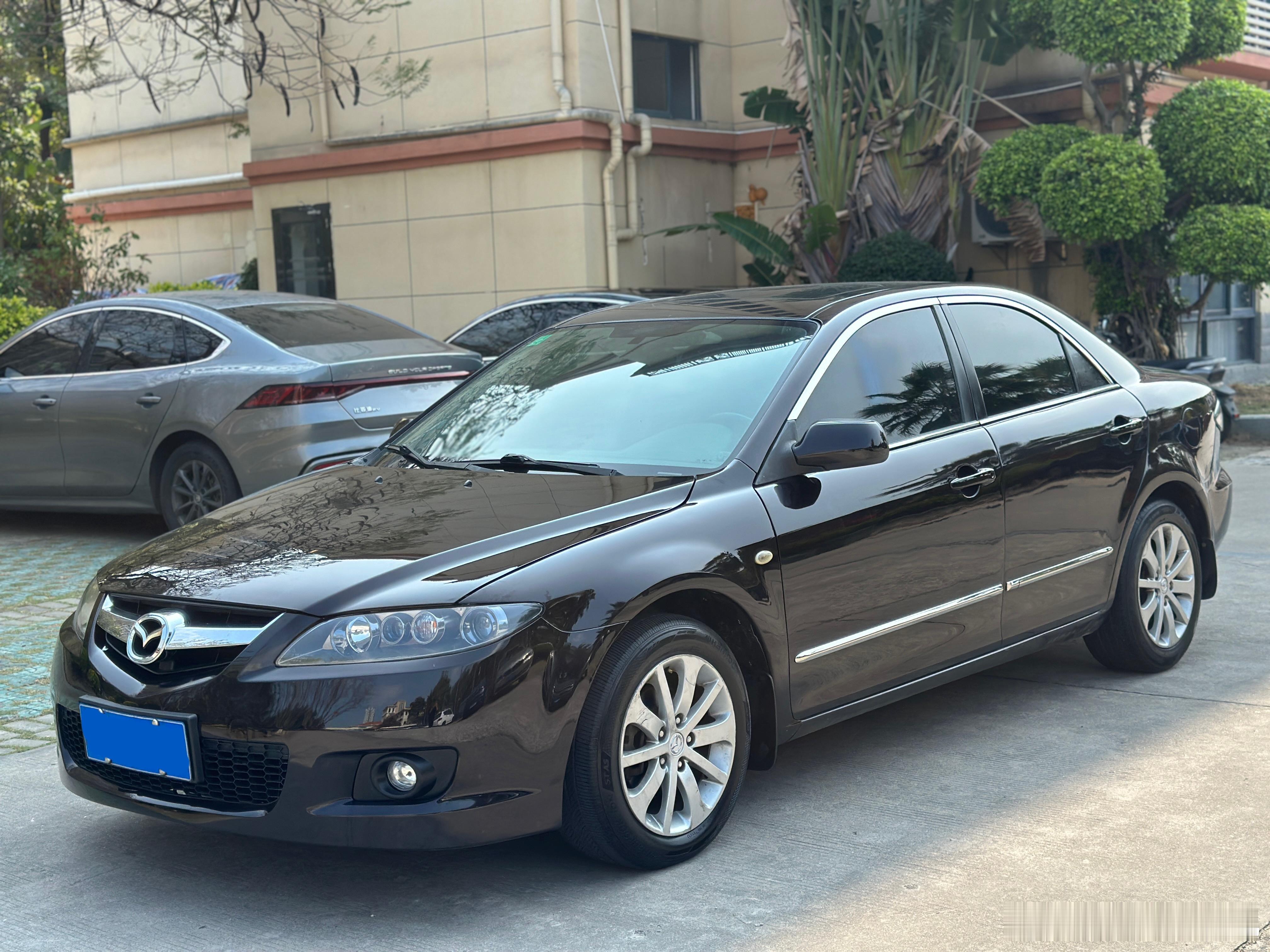 去年卖了台A8给我的大哥刚过来看了马6、Q5、5系三台车想把自己原本888的车牌