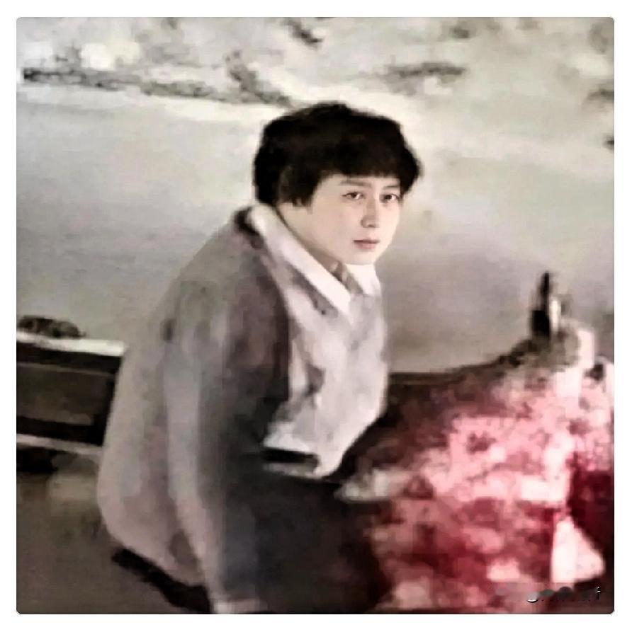 最该醒的不是打人夫妻，是地上这位老人。
郏县这事我越想越心寒。电动车轻轻擦一下，