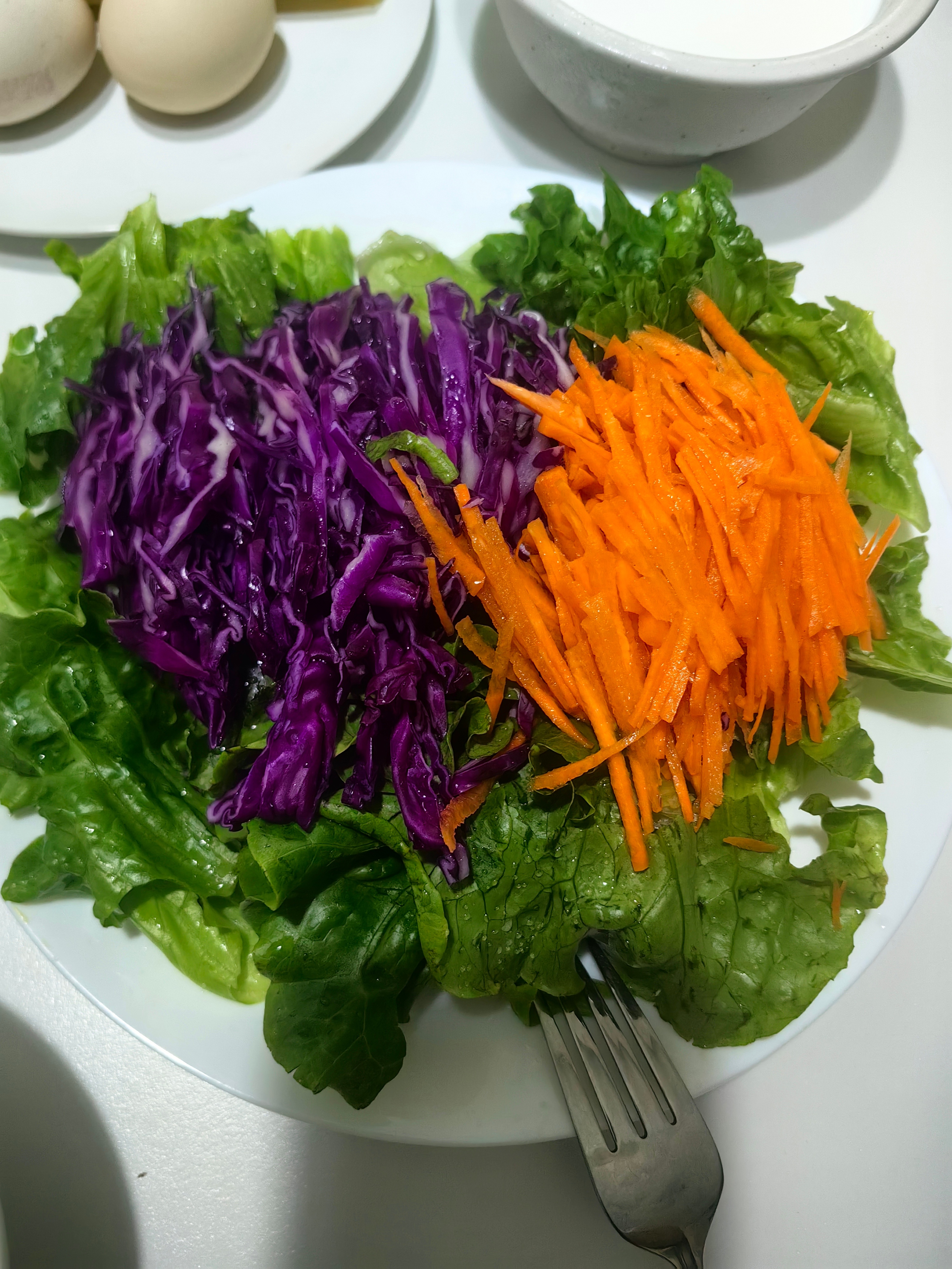 有网友问：天天蔬菜生吃，肠胃受得了吗？其实生吃还是熟吃，只是个饮食习惯，肠胃没任