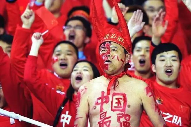 国足不去踢世界杯也是好事儿，否则希望越大失望越大。
2002年世界杯我们已经够尴