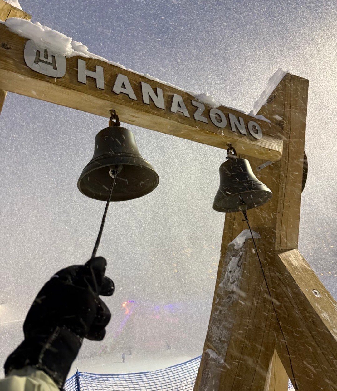 雪场上的人来不及有坏情绪发现自己没有办法在雪地里难过所有情绪都会被自由冲刷掉宝贵