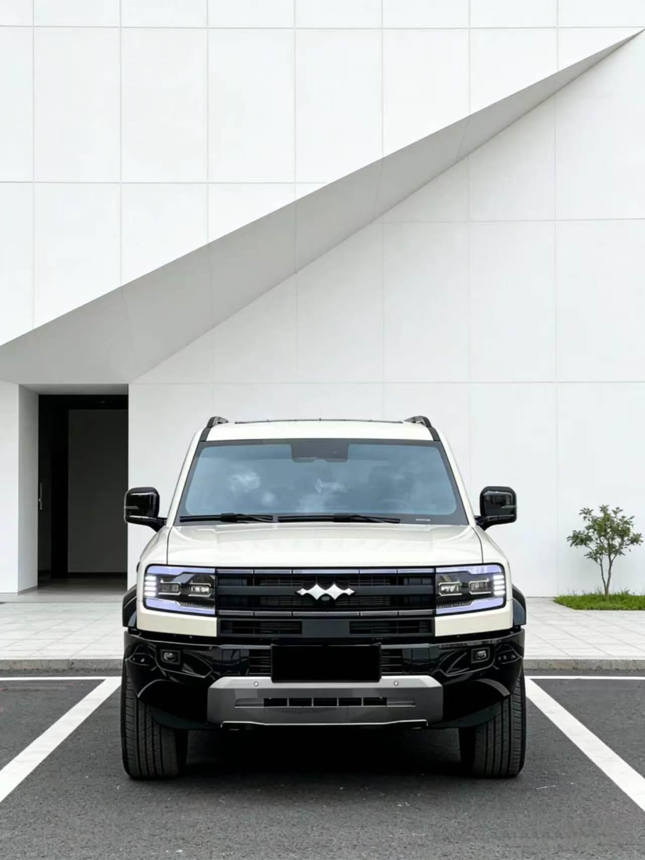 纯电版的钛7我看着是真的有点心动，尤其是有三个地方非常打动我。
第一个肯定是充电