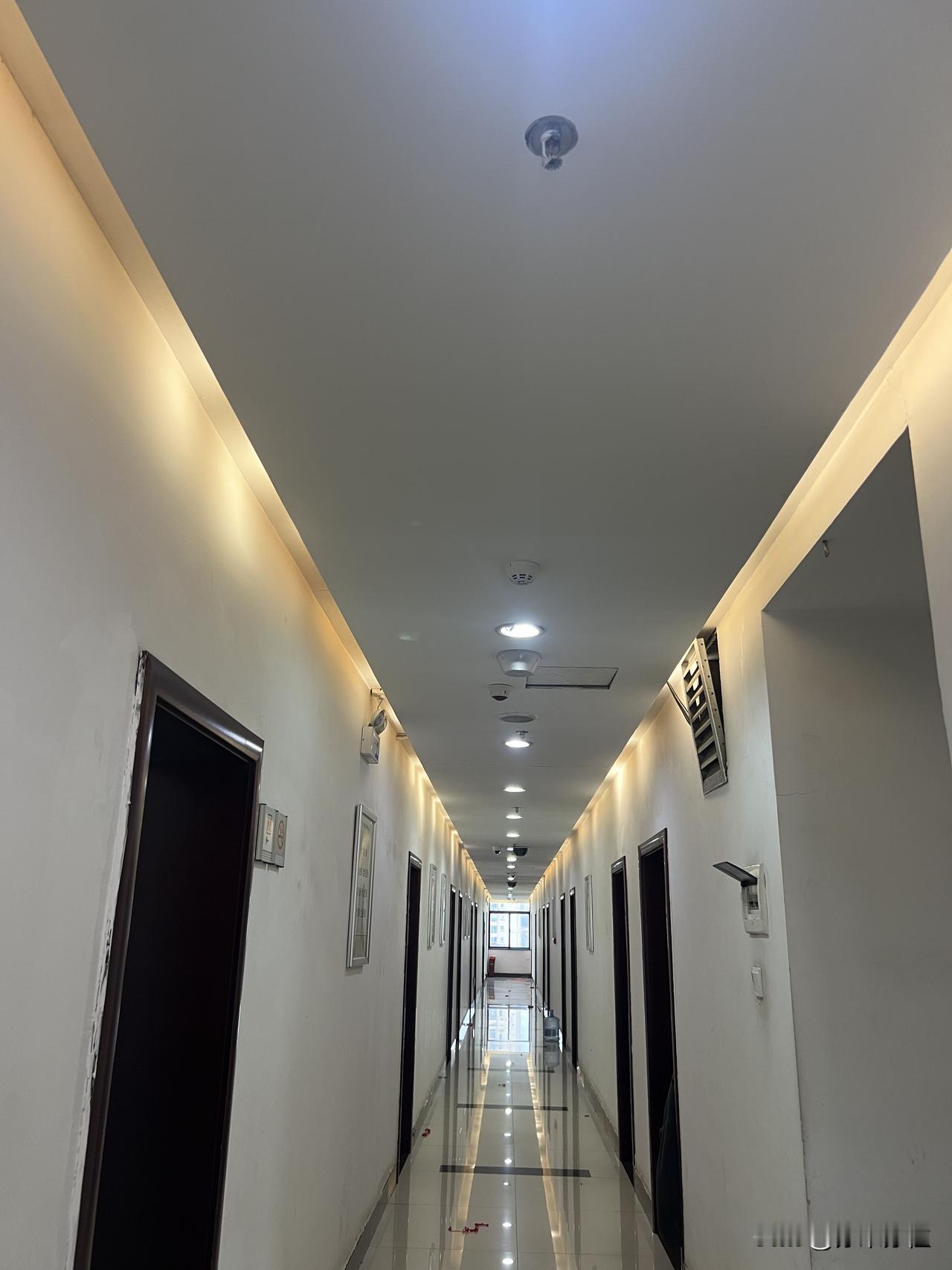 昨晚正准备休息时，手机屏幕忽然亮起，一条来自五六年前大学同学的消息跳了出来：“在