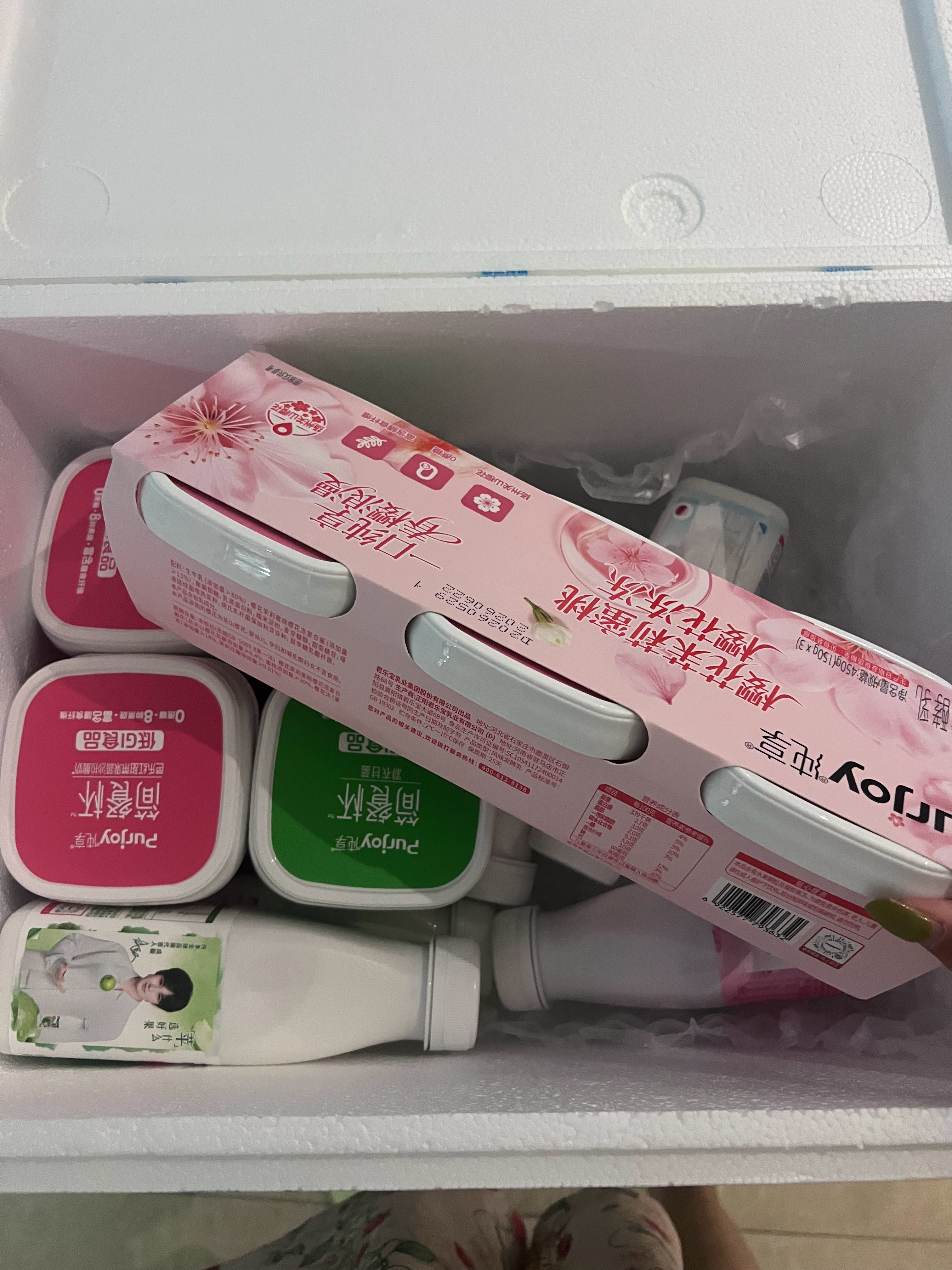 买的时候我记得挺有规划的怎么最近一天收到一箱纯享！虽然在液断但是喝的速度赶不上到
