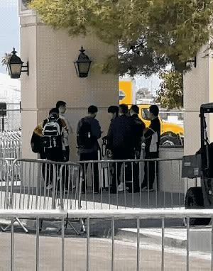 双甜组合0-3不敌勒布伦兄弟！

美国大满贯，王楚钦/粱靖崑0-3不敌法国勒布伦