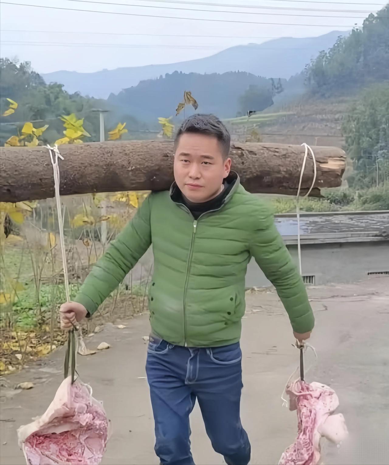 看着这也不重，为什么要那么大的扁担来挑?