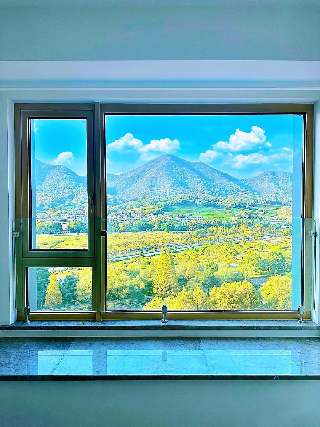 每天擦一遍阳台，其实是在给生活“扫晦气”！
 
别觉得擦阳台是不起眼的小事，这几