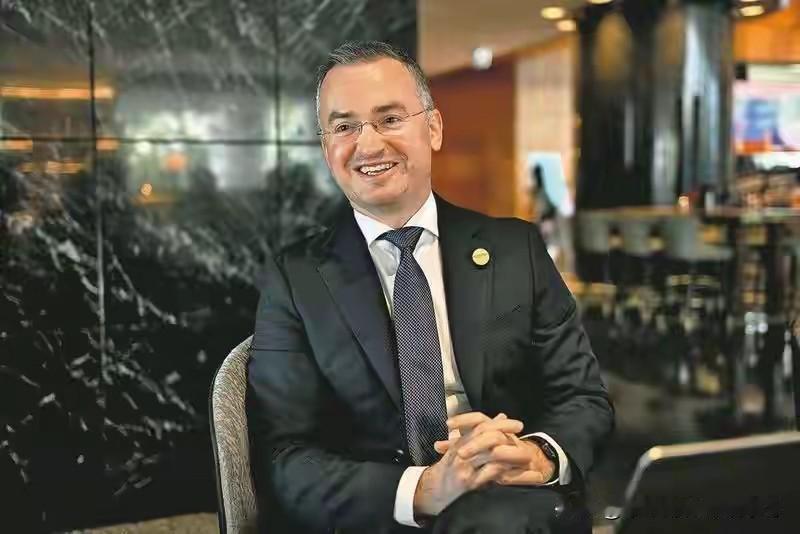 俄罗斯高官说“不担心依赖中国”，我听着却像在给自家打气。

日前香港APEC财长