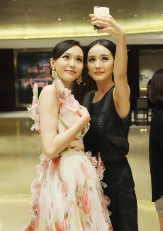 杨幂唐嫣又撞角色了 有网友发现，杨幂的新剧《江山大同》和唐嫣《锦绣未央》的角色“