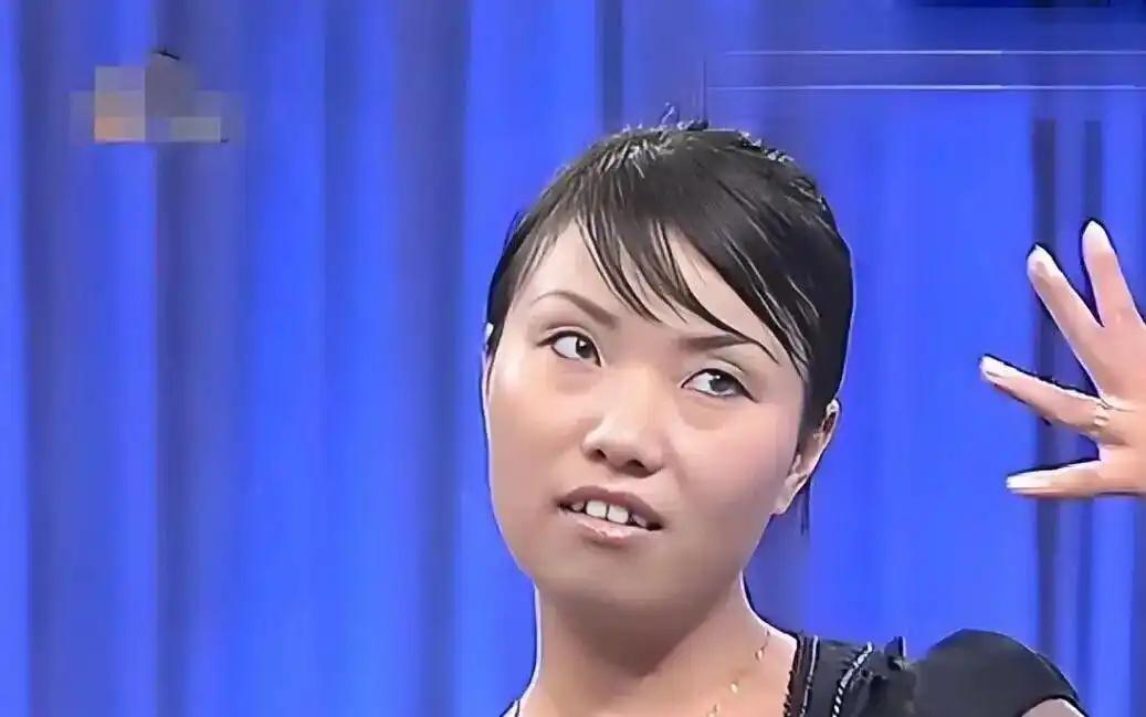 她曾在一档相亲节目中语出惊人，瞬间引爆舆论。 她自诩貌比西施、貂蝉，为婚姻明码标