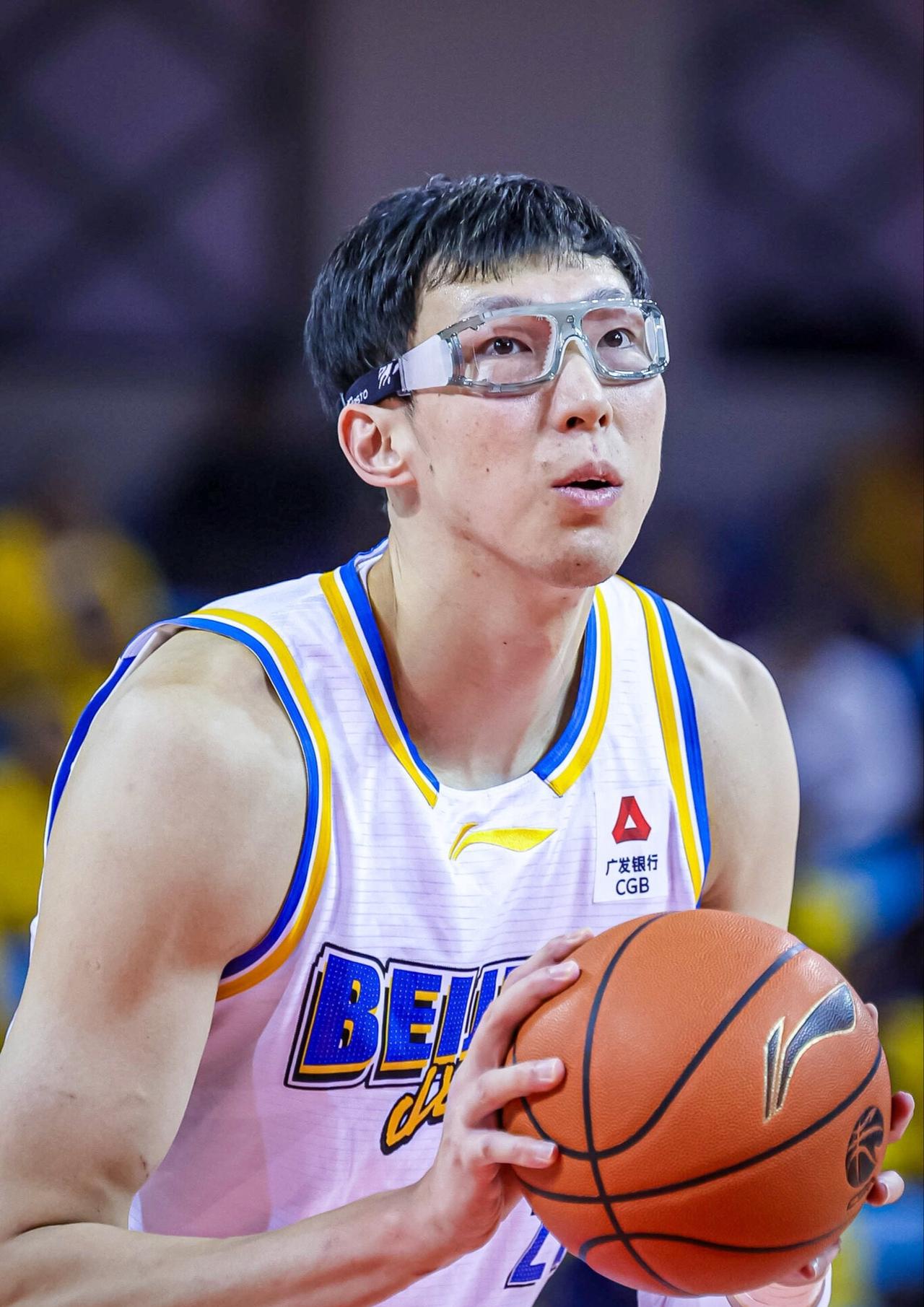 周琦终于证明了自己！北京北汽主场88:73力克广东，大比分2:1晋级CBA季后赛