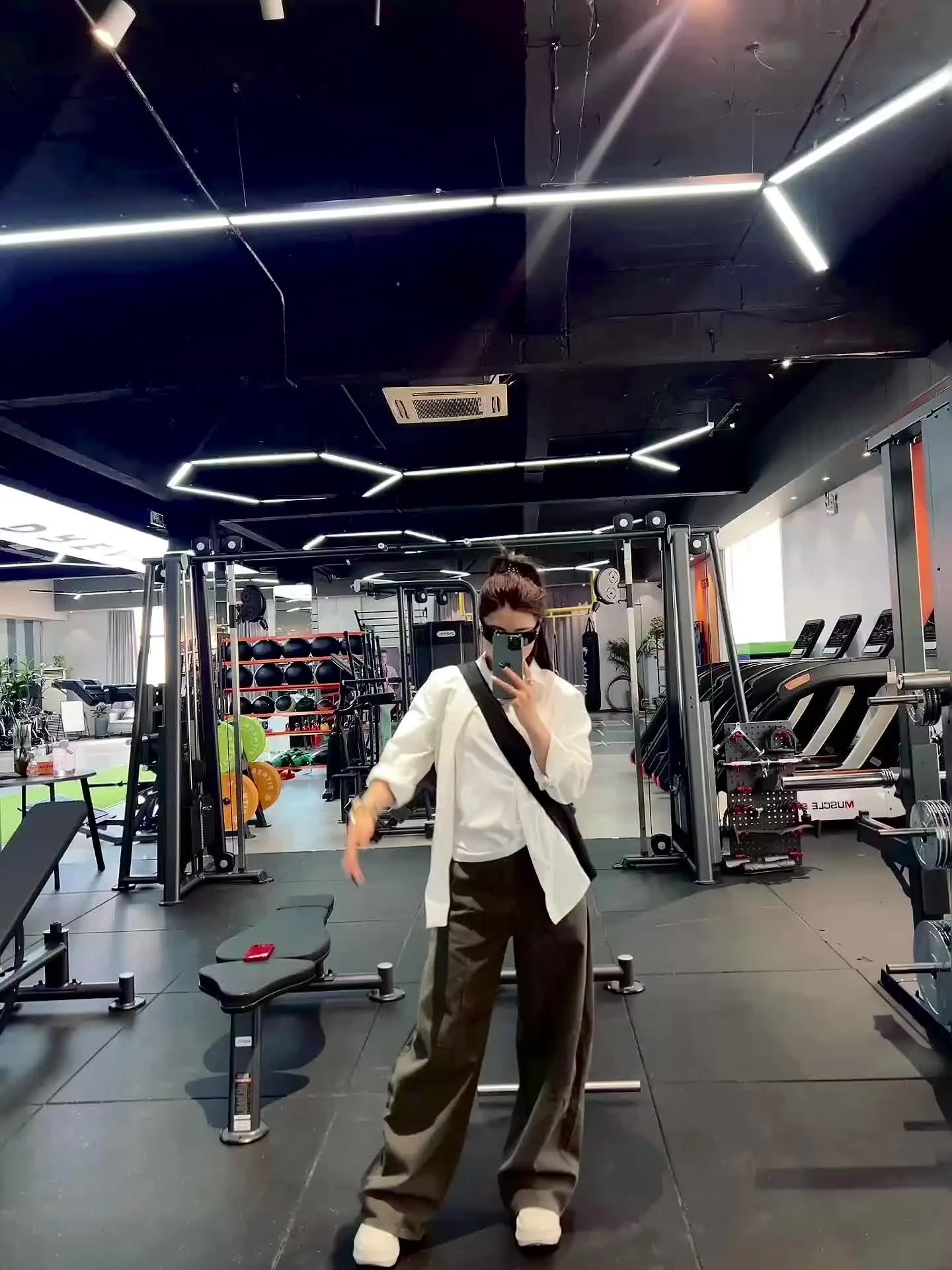 幸福多少钱，超过四块的话我要买蜜雪冰城了干净帅气穿搭