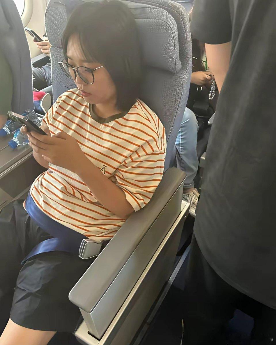 电视上看着一般般，真人还是很漂亮的。 ​​​
