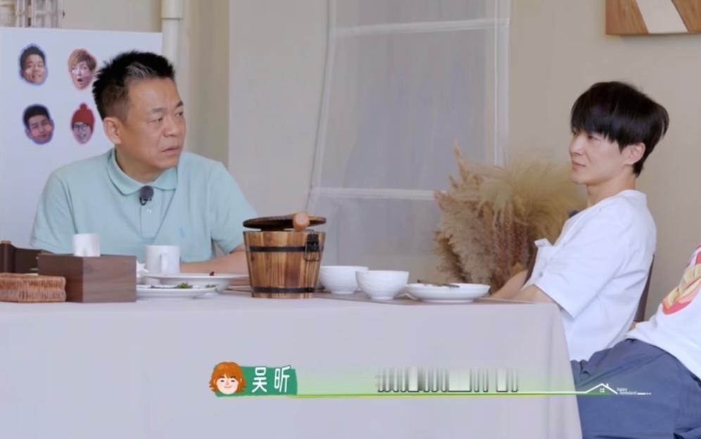李静:“假如伴侣的收入是你的十倍，你还工作吗”
吴昕:“当然工作，我必须工作的，