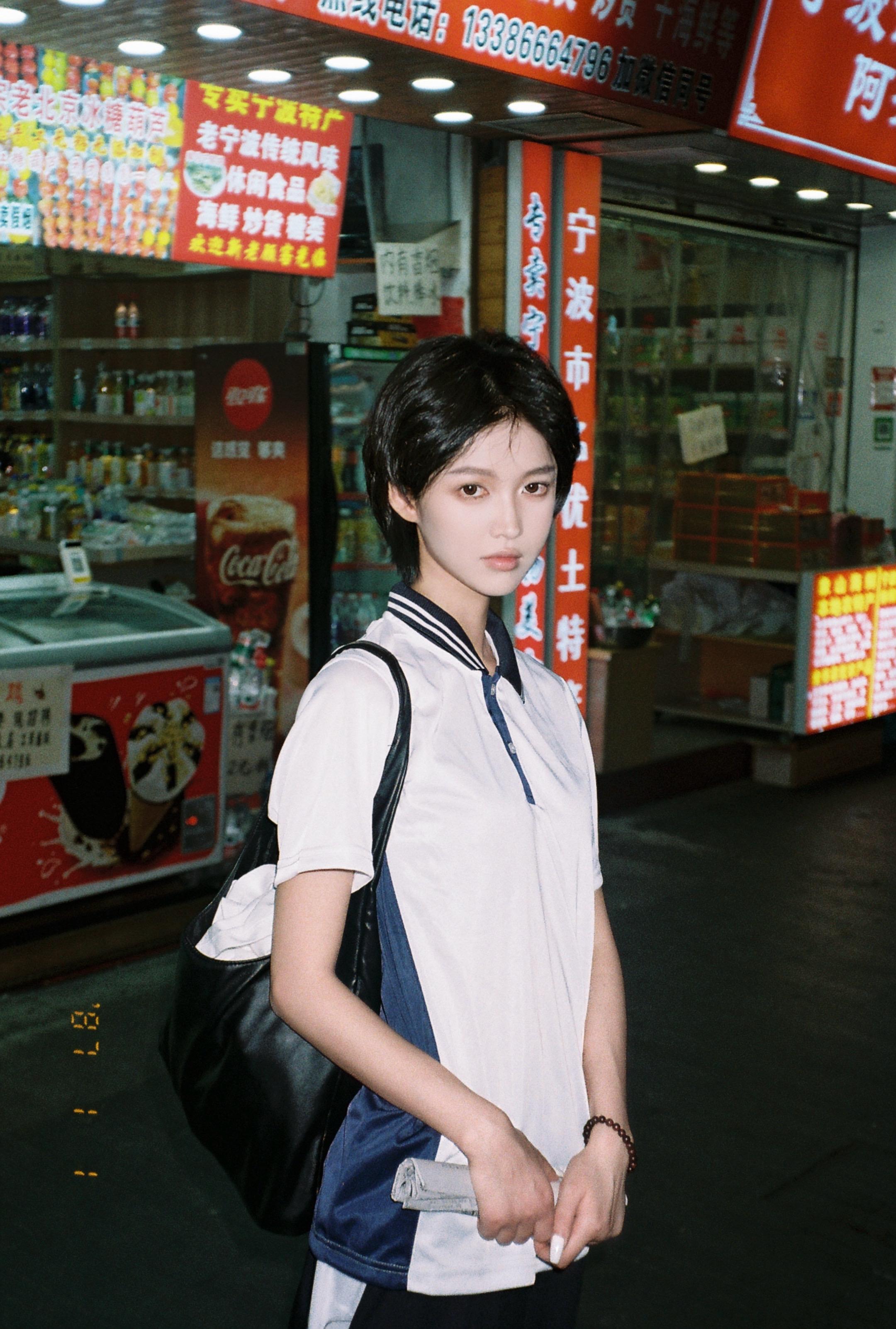 需要等待，才能看见。去年关于宁波的胶片，过了一年才发现它的存在