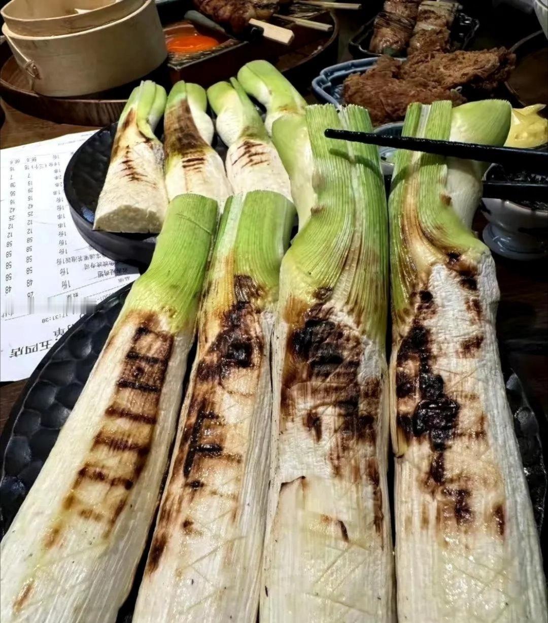 不懂就问，有人知道这是什么菜吗？ 