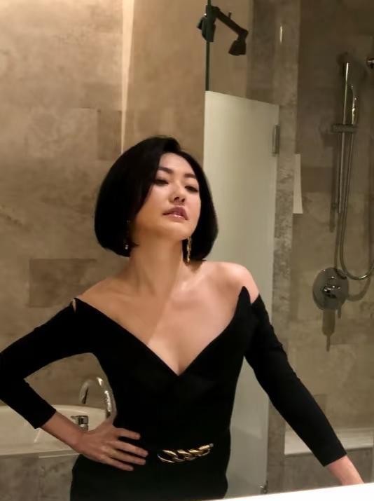 把大小S的穿搭扒了个底朝天，我发现一个颠覆常识的真相：女人最高级的性感，不是紧紧