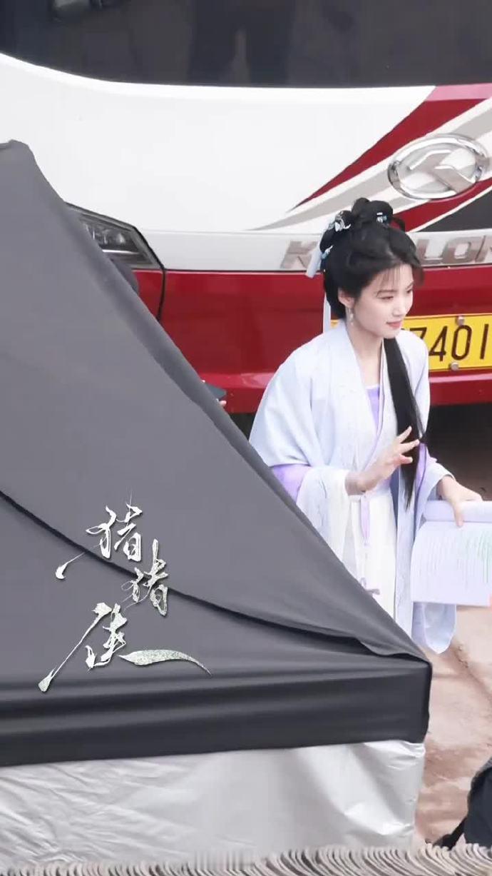 卢昱晓何不同舟渡今日路透 卢昱晓淡紫色古装路透 卢昱晓何不同舟渡今日路透，卢昱晓