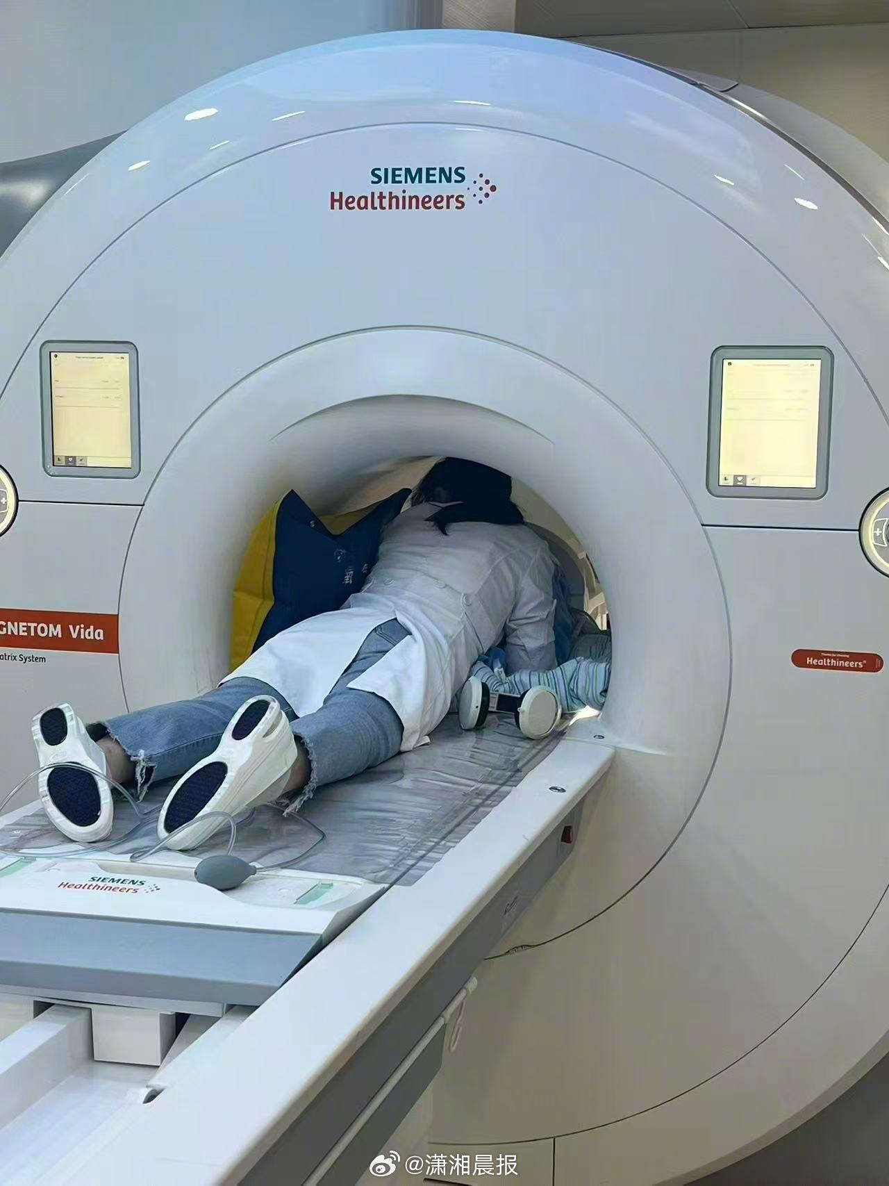 【宝宝别怕，阿姨在！#15分钟近300次按压为早产儿续命#，#医生磁共振中为1.