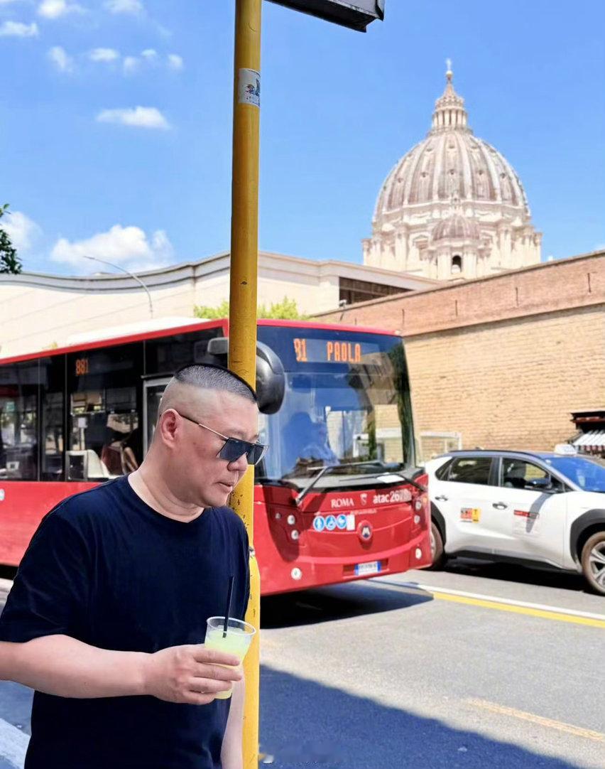 杨九郎聊郭德纲私下状态杨九郎爆料郭德纲私下性格舞台上尽情绽放欢乐，生活里守着一份