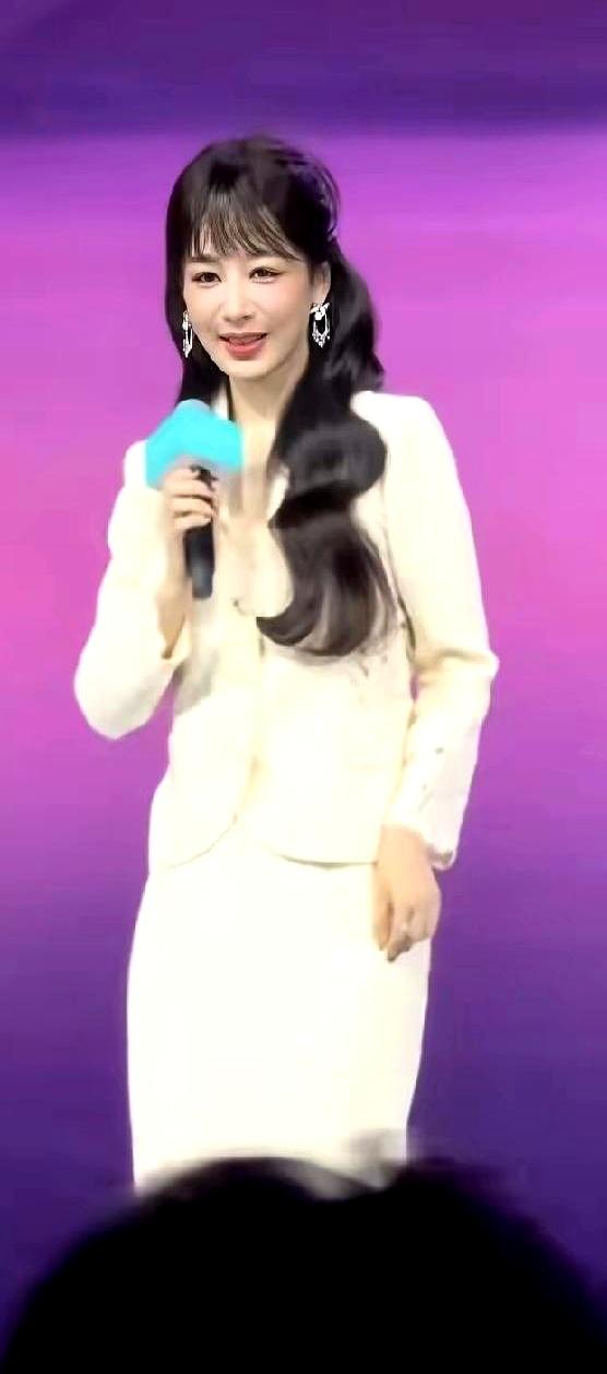 文章标题：杨紫变成赵雅芝了看
 

文章内容：杨紫变成赵雅芝了
 

最近这事在