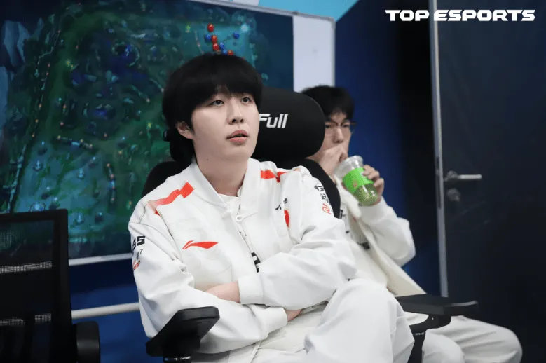 TES战胜JDGTES以2-0的比分战胜JDG。赛后，Kanavi聊到23JDG