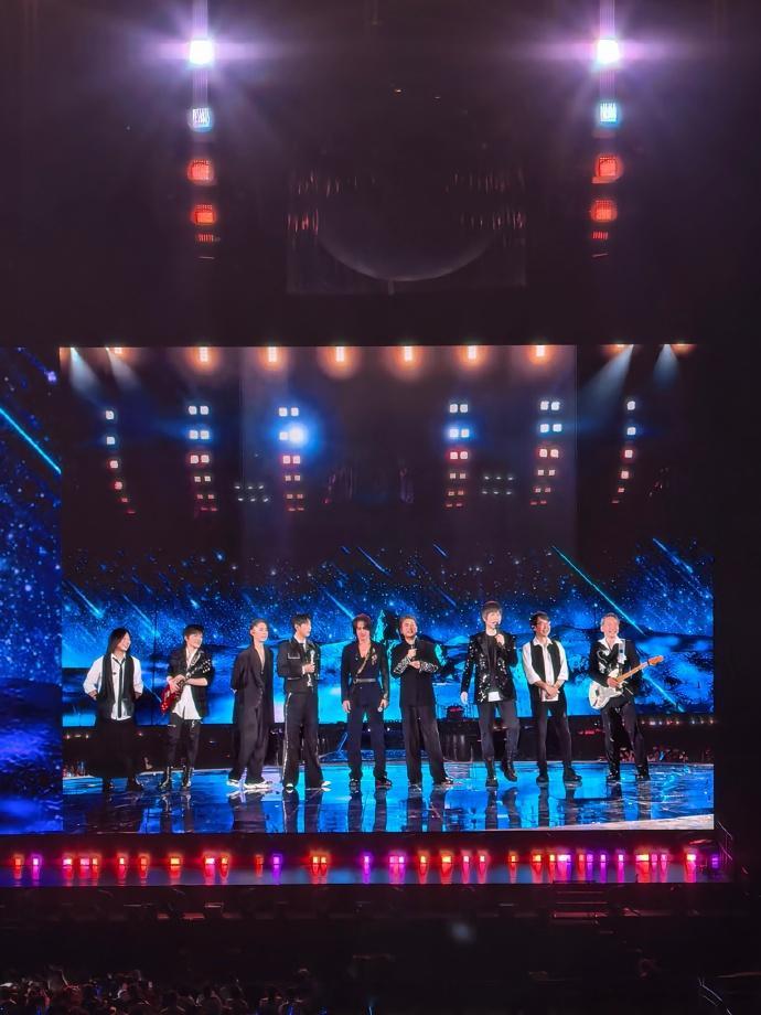 F4五月天鸟巢嘉宾F4亮相五月天北京演唱会 ​​​今晚，F4合体亮相五月天北京鸟