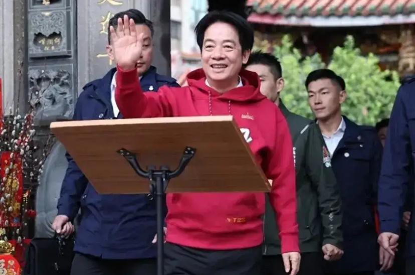 高雄绿营慌了，赖清德更慌了。

一场拜庙祈福，一句公开许诺，本想画个大饼稳住票仓