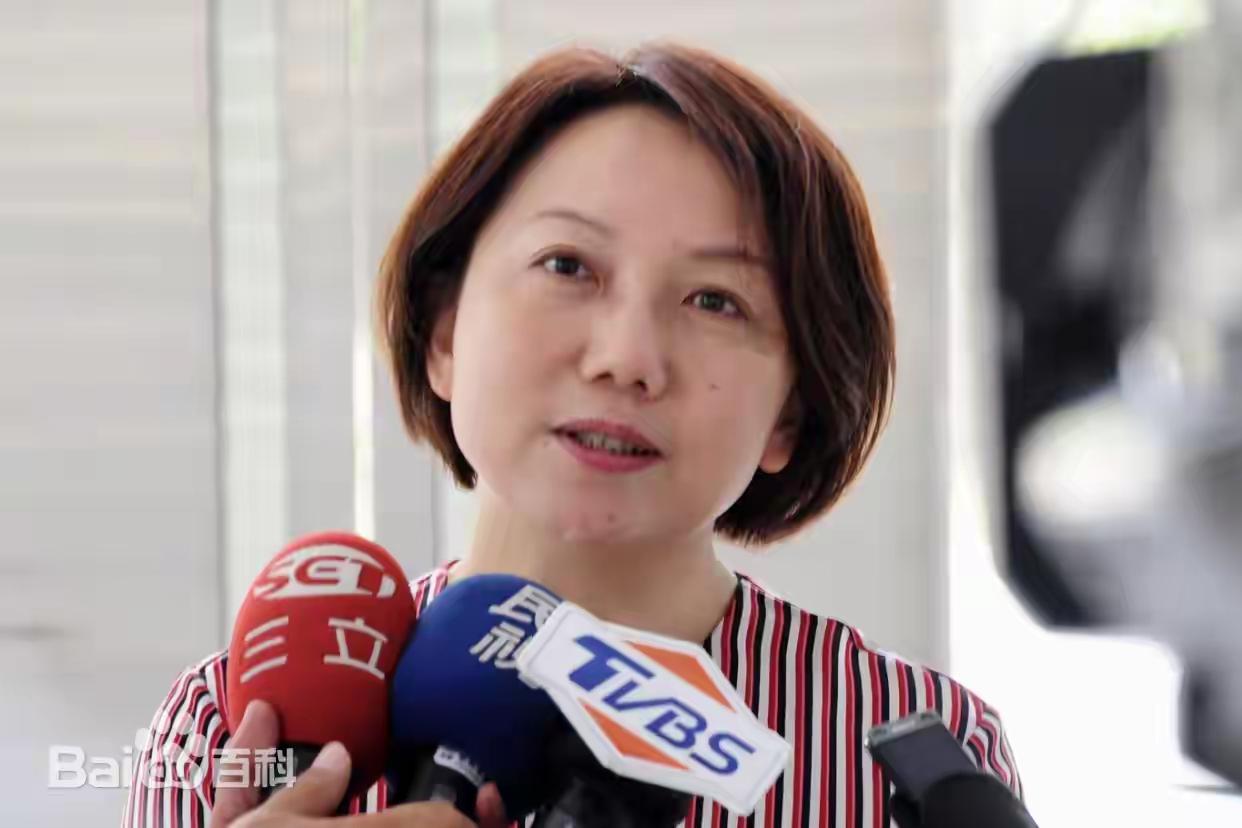 范云为了摸黑郑丽文，正常乘坐大陆航空，都能被她刻意炒作成歪理邪说，被套上的“一中