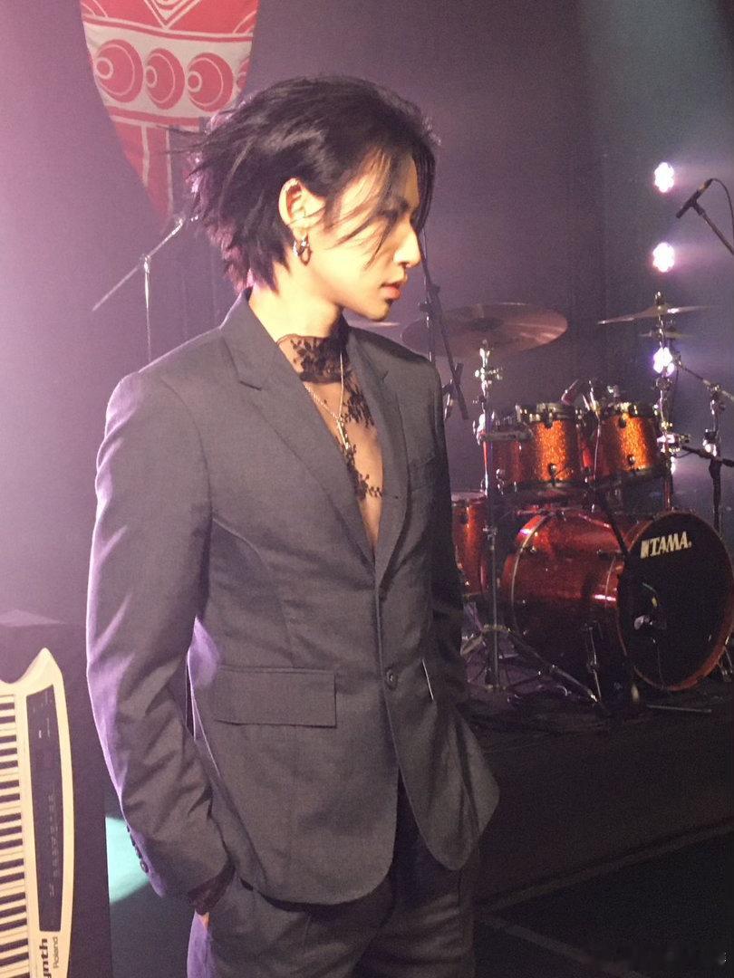  小鬼海外巡演新专首唱 小鬼王琳凯海外巡演 新旅程不一定平坦，但一定耀眼。海外巡