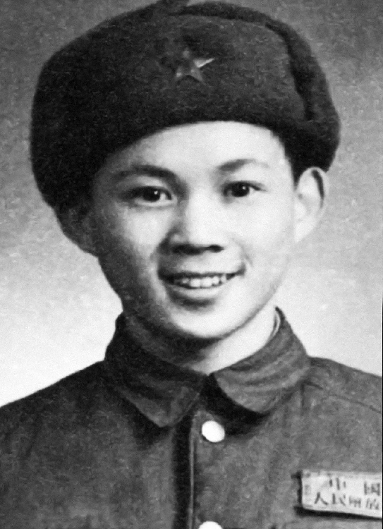为了参军“不择手段”，当年这两个娃娃兵，几十年都成了国家功臣。

1949年，新