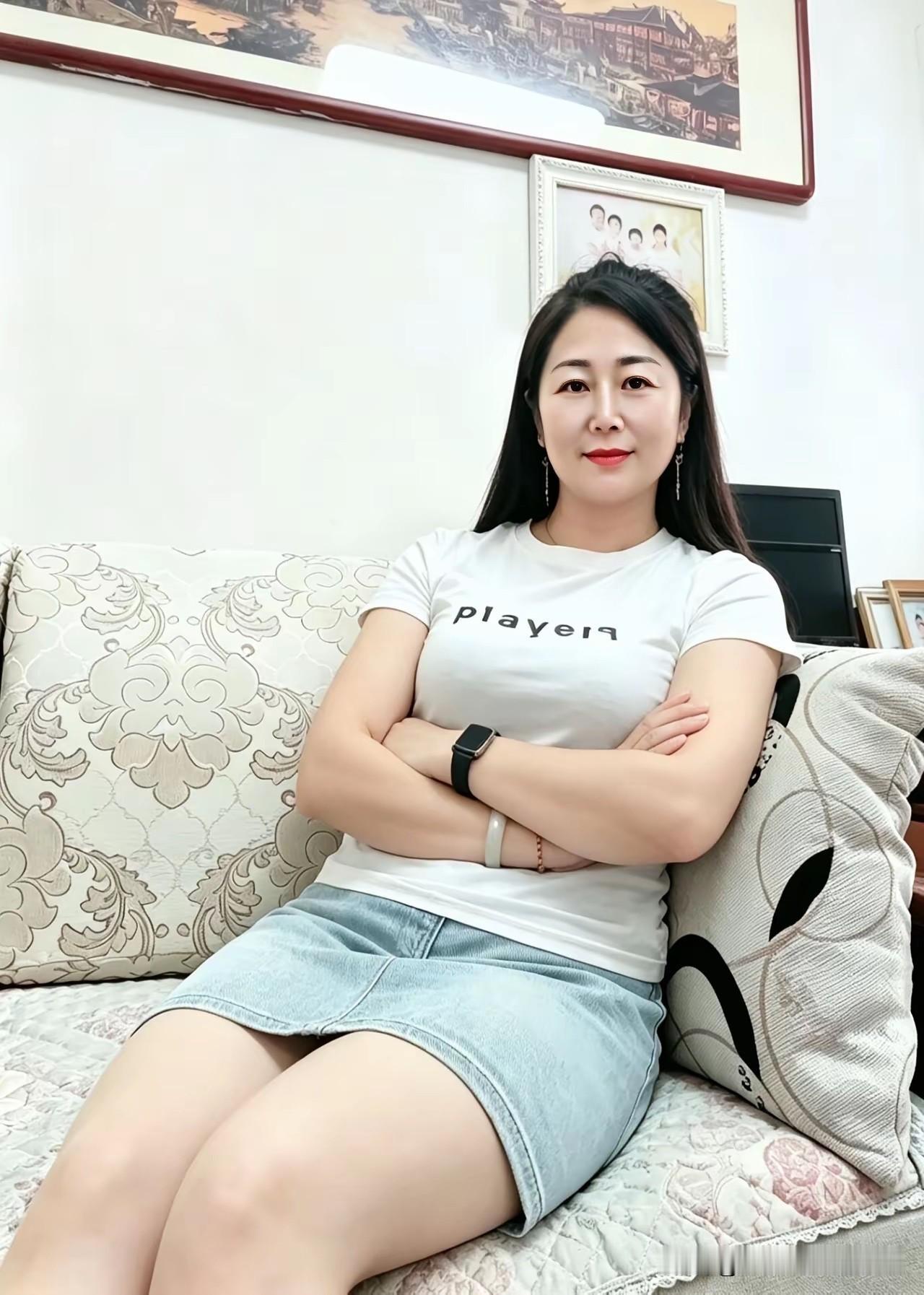 女人们记住了
打工上班的目的
不是为了花钱
而是把辛苦赚来的钱存起来
等我们有钱